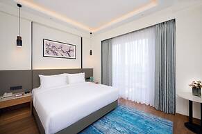 Iris Sarovar Portico