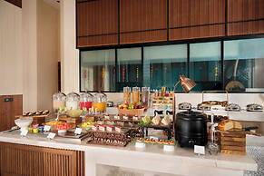 Iris Sarovar Portico