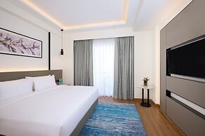 Iris Sarovar Portico