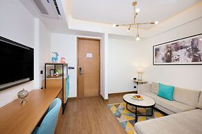 Iris Sarovar Portico