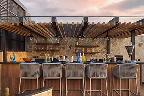 Iris Sarovar Portico