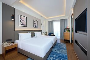 Iris Sarovar Portico