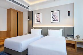 Iris Sarovar Portico