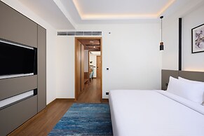 Iris Sarovar Portico