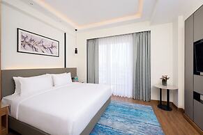 Iris Sarovar Portico