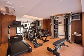 Iris Sarovar Portico