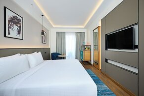 Iris Sarovar Portico