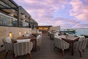 Iris Sarovar Portico