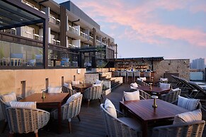 Iris Sarovar Portico