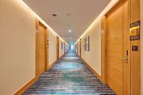 Iris Sarovar Portico