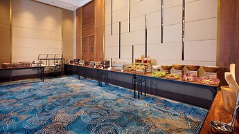 Iris Sarovar Portico