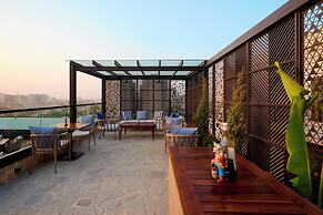 Iris Sarovar Portico