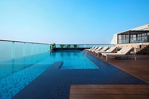 Iris Sarovar Portico