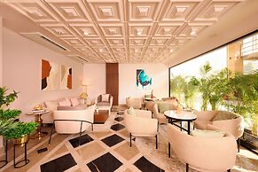 Iris Sarovar Portico