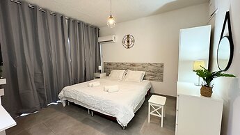 Seaside Larnaca Makenzie- 50m to Beach