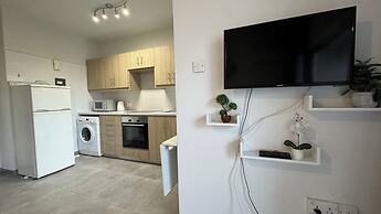 Seaside Larnaca Makenzie- 50m to Beach