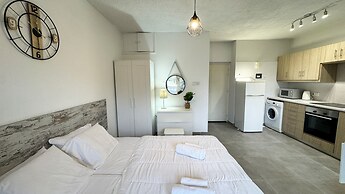 Seaside Larnaca Makenzie- 50m to Beach