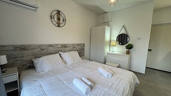 Seaside Larnaca Makenzie- 50m to Beach