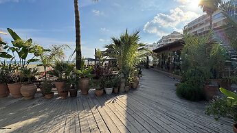 Seaside Larnaca Makenzie- 50m to Beach