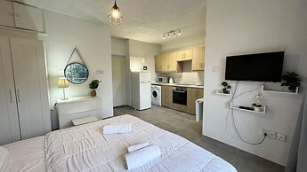 Seaside Larnaca Makenzie- 50m to Beach