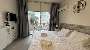 Seaside Larnaca Makenzie- 50m to Beach