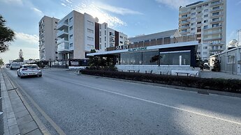 Seaside Larnaca Makenzie- 50m to Beach