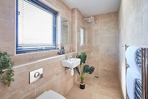 Host Stay Dalby Lodge