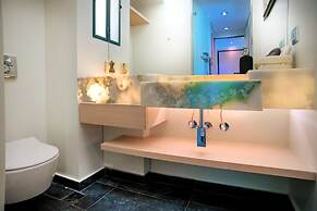 Vouliagmeni Kavouri Beachfront Apartment