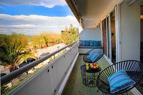 Vouliagmeni Kavouri Beachfront Apartment