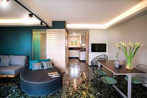 Vouliagmeni Kavouri Beachfront Apartment