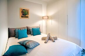 Vouliagmeni Kavouri Beachfront Apartment