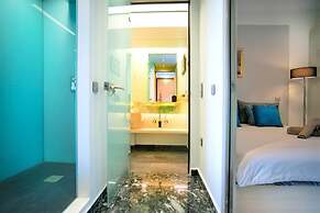 Vouliagmeni Kavouri Beachfront Apartment