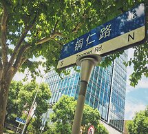 Shanghai Hills & Gefii Sixteen Cats