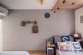 Shanghai Hills & Gefii Sixteen Cats