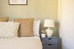 2 Bedrooms Apartment in Wembley