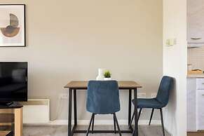 2 Bedrooms Apartment in Wembley