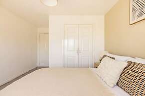 2 Bedrooms Apartment in Wembley