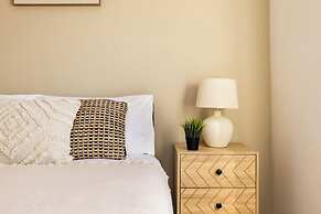 2 Bedrooms Apartment in Wembley