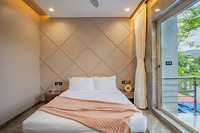 Alaya Stays - Imperial Calista 4BHK near Khandala Hills