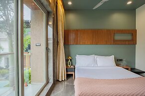 Alaya Stays - Imperial Calista 4BHK near Khandala Hills