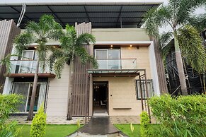 Alaya Stays - Imperial Calista 4BHK near Khandala Hills