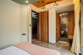 Alaya Stays - Imperial Calista 4BHK near Khandala Hills