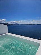 Phaos Oia Suites