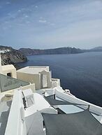 Phaos Oia Suites