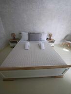 Phaos Oia Suites
