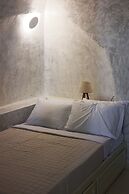 Phaos Oia Suites