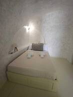 Phaos Oia Suites