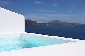 Phaos Oia Suites