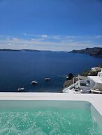 Phaos Oia Suites