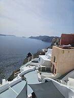 Phaos Oia Suites